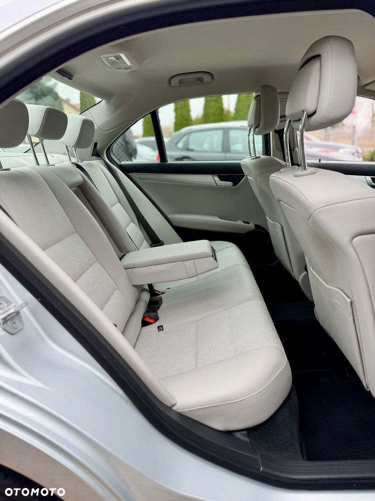 Mercedes-Benz Klasa C 200 T Avantgarde Edition - 18