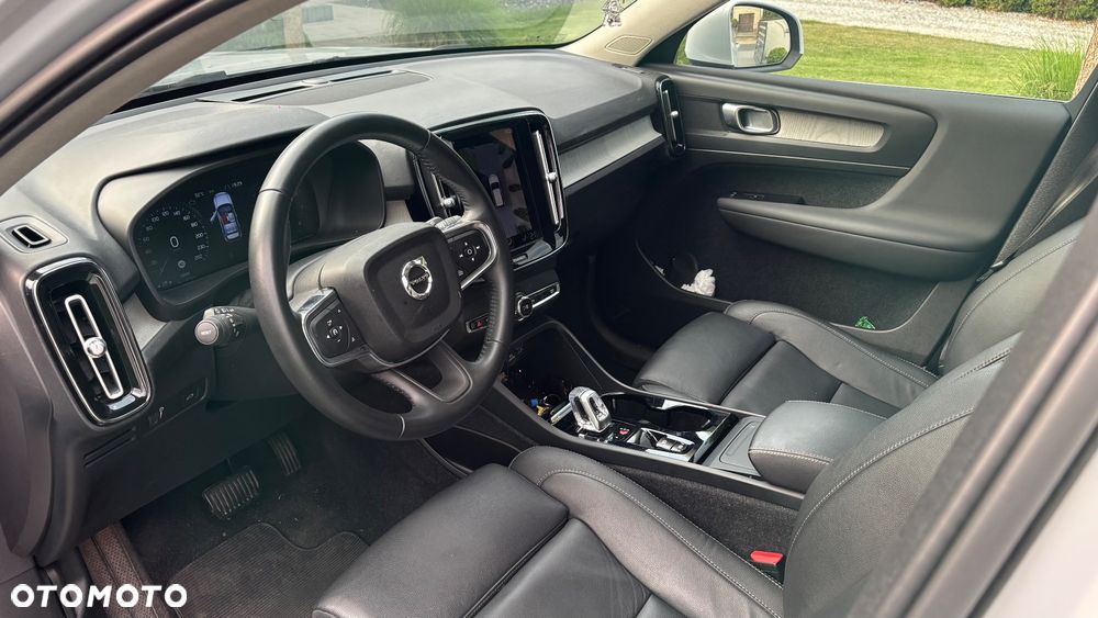Volvo XC 40 - 25