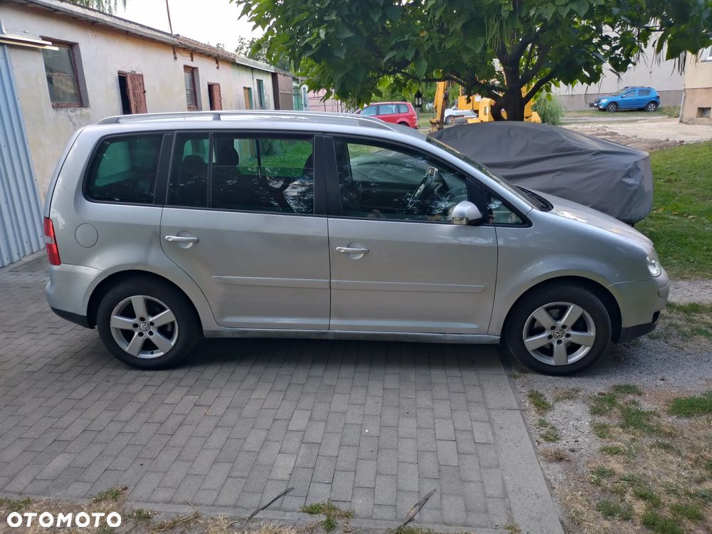 Volkswagen Touran 2.0 TDI DPF Highline - 4
