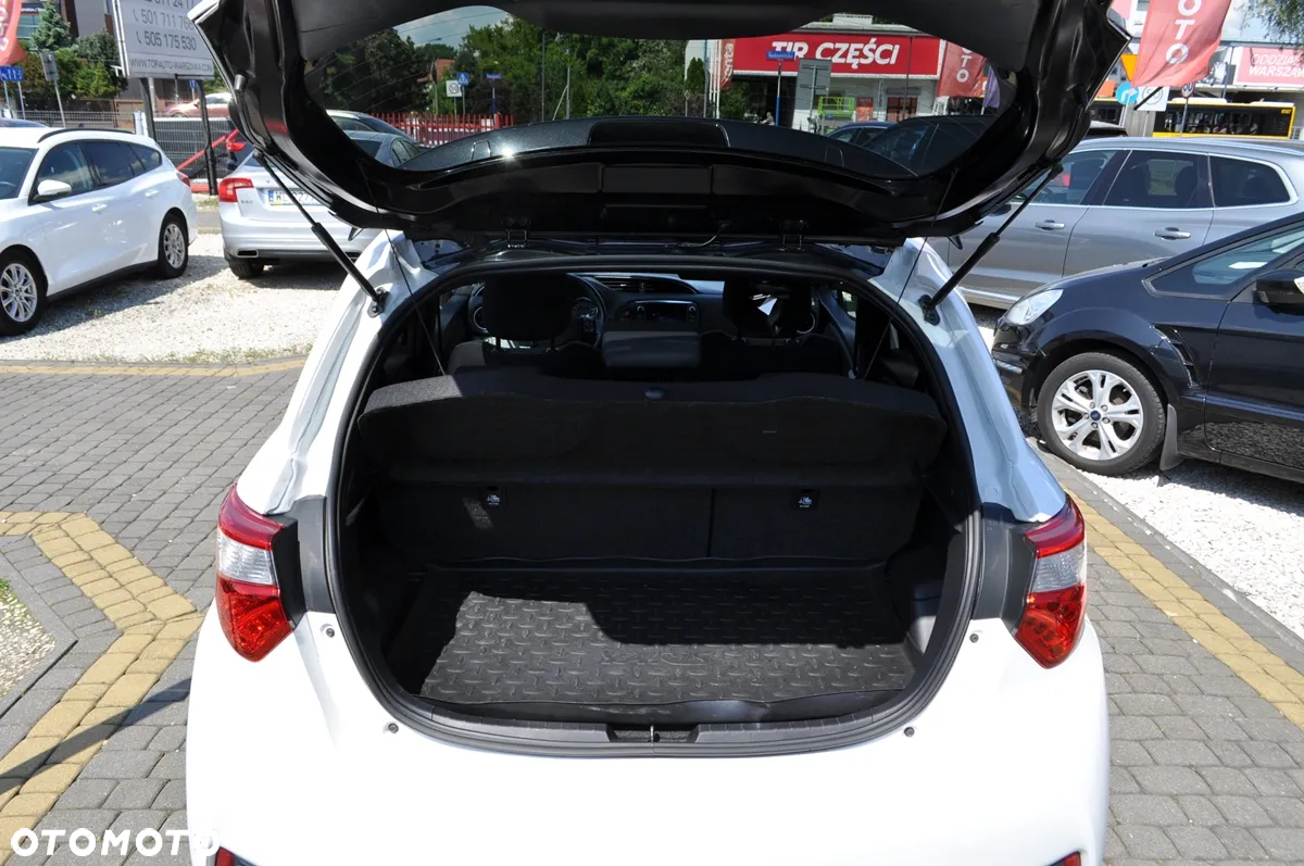 Toyota Yaris Hybrid 1.5 VVT-i Selection - 28