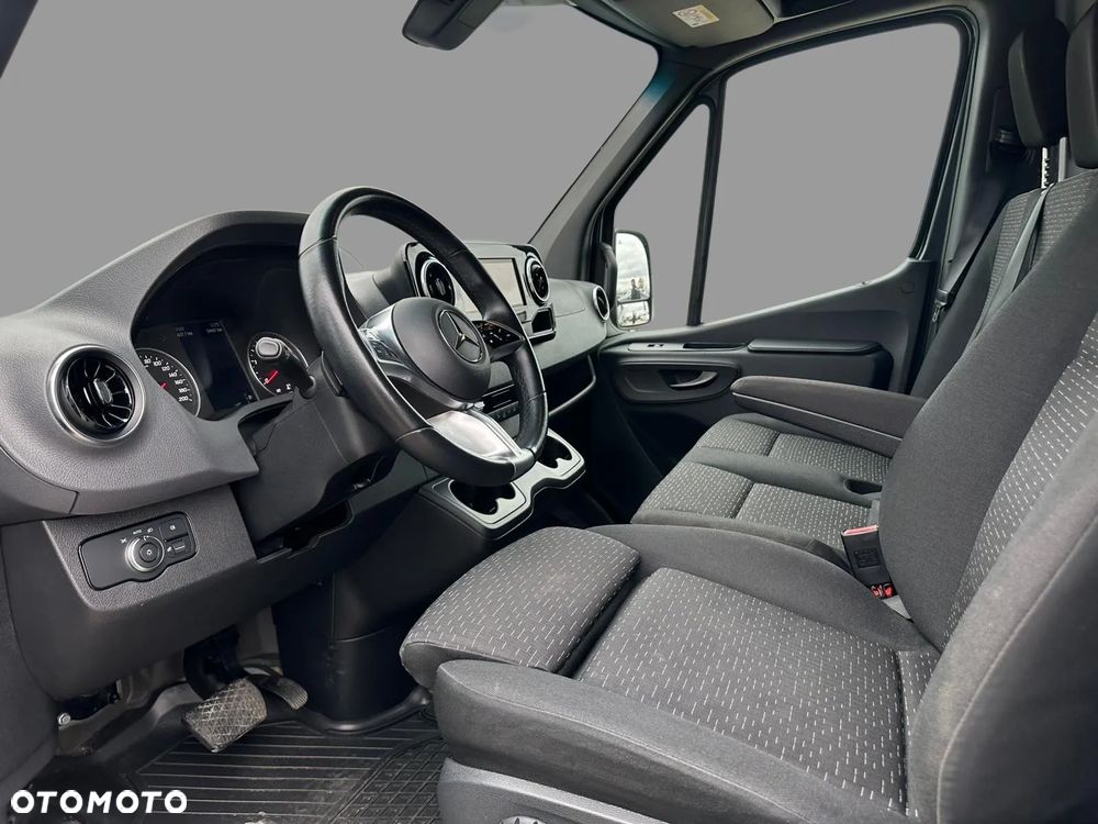 Mercedes-Benz Sprinter 319 - 7