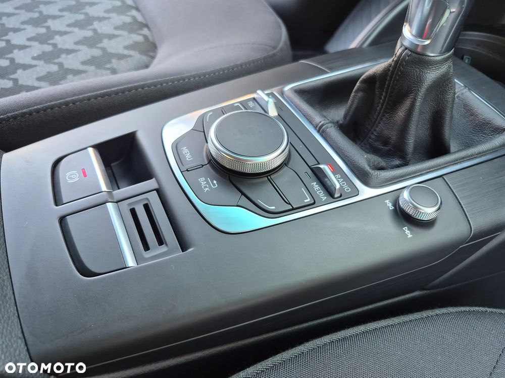 Audi A3 Sportback 1.6 TDI Ambiente - 11