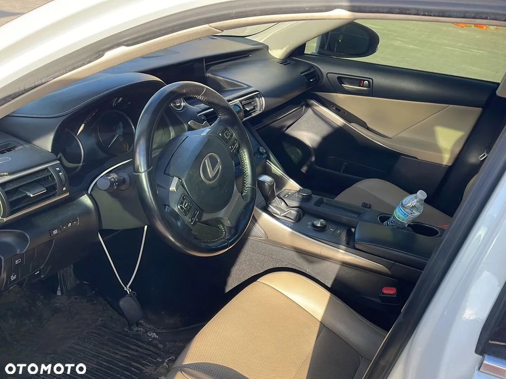 Lexus IS 200t / 300 Prestige - 14