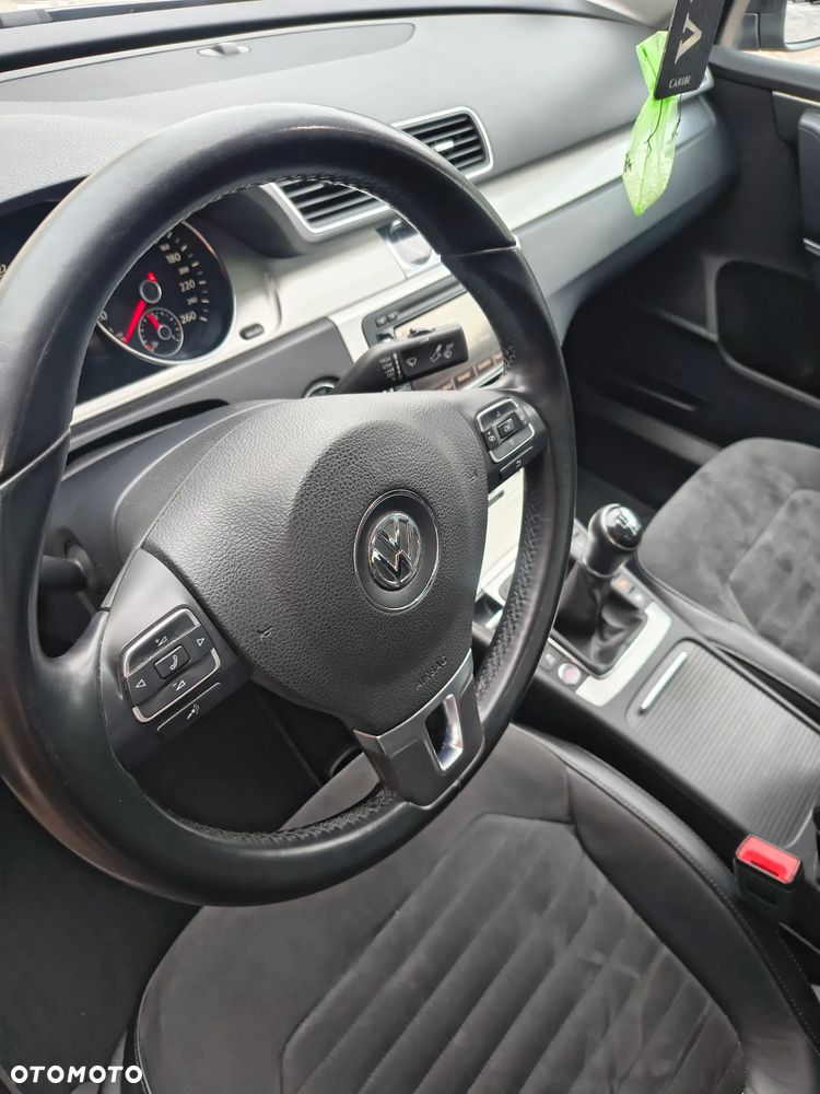Volkswagen Passat 2.0 TSI Highline - 18