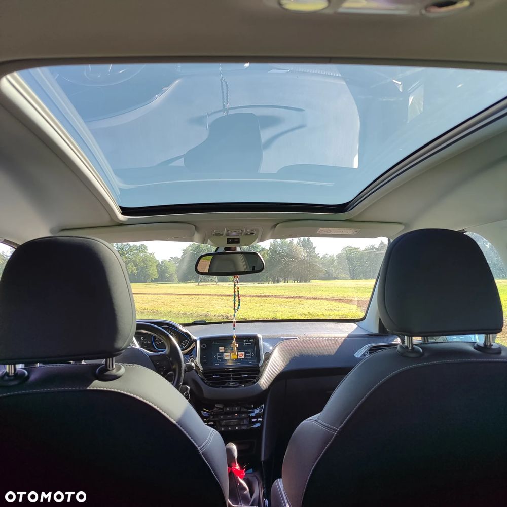 Peugeot 2008 1.2 Pure Tech Allure S&S - 6