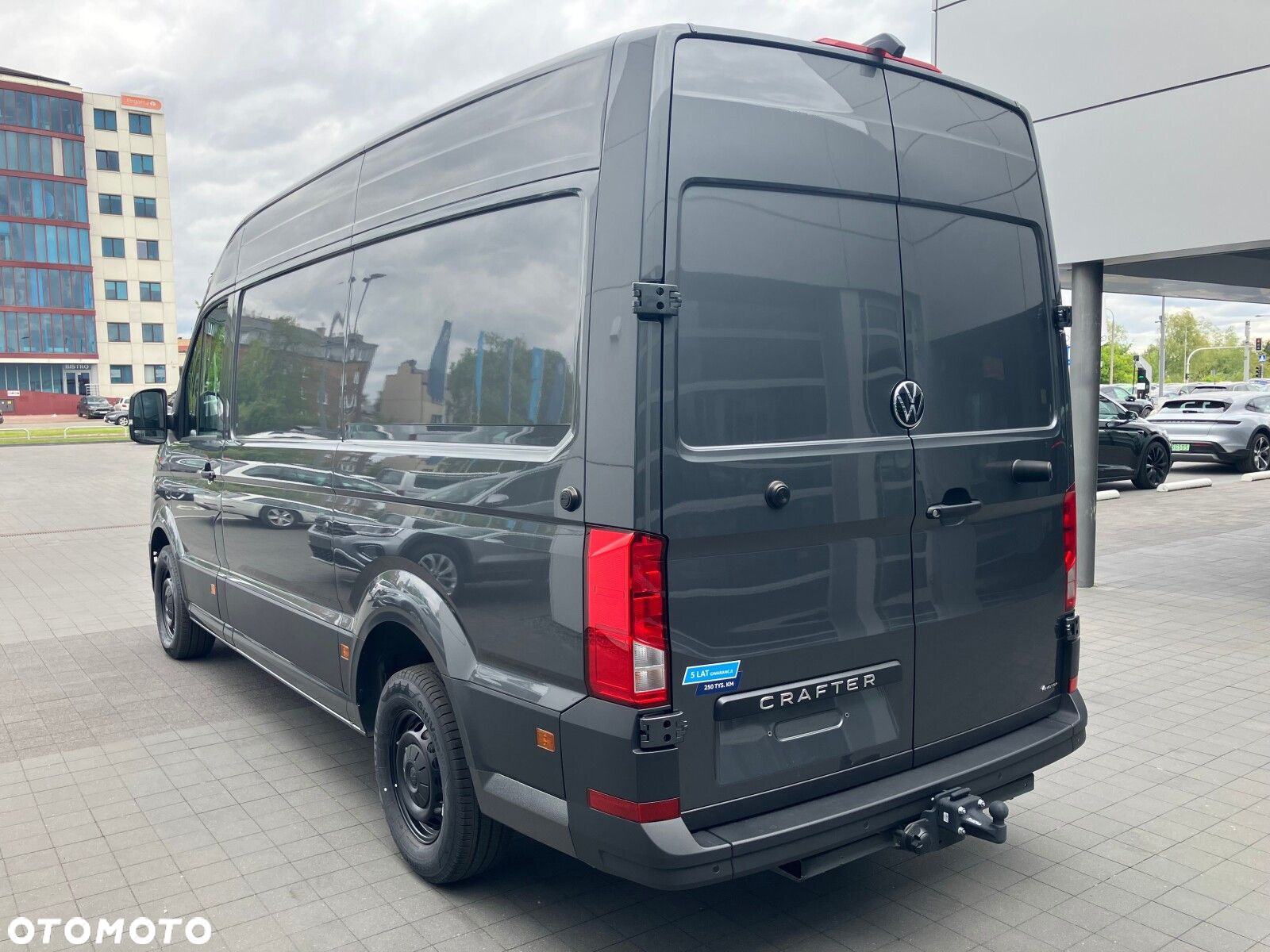 Volkswagen Crafter Crafter 35 Furgon, silnik: 2,0 l  130 kW, skrzynia biegów: napęd 4MOTION, automatyczna 8-biegowa rozstaw osi: 3640 mm - 4
