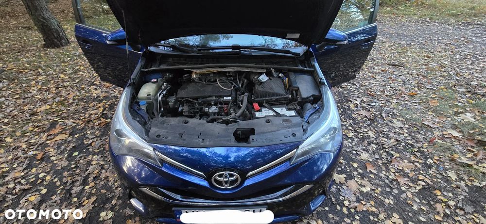 Toyota Avensis 2.0 D-4D Premium - 19