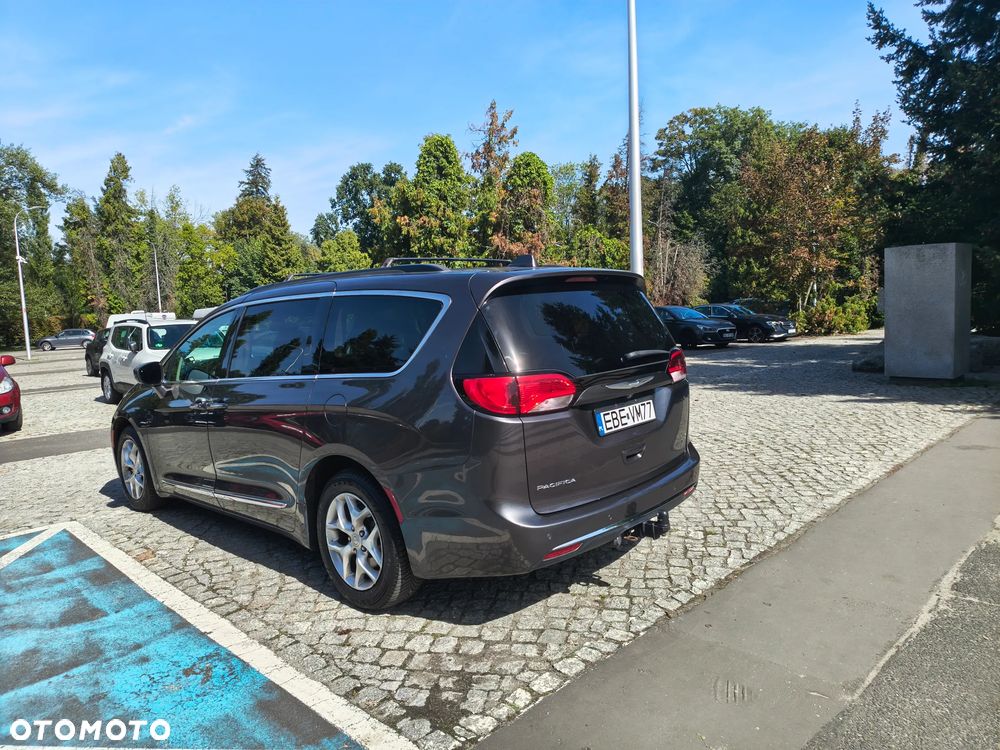 Chrysler Pacifica - 6