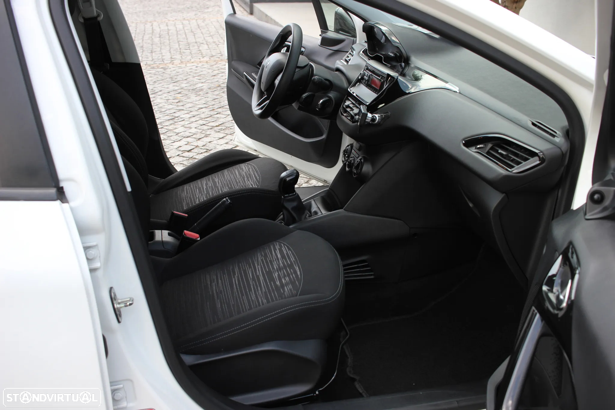 Peugeot 208 - 15