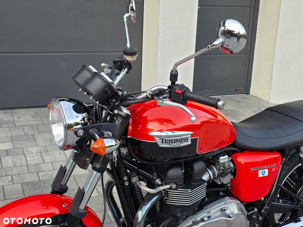Triumph Bonneville - 22