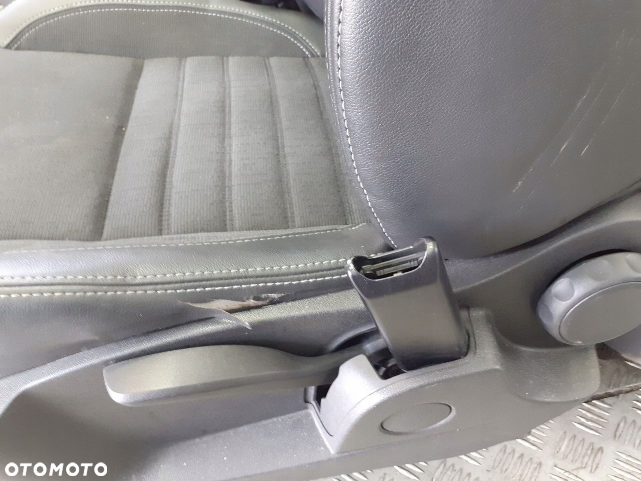 FOTELE KOMPLET+ BOCZKI RENAULT LAGUNA III HB 2.0 DCI - 2