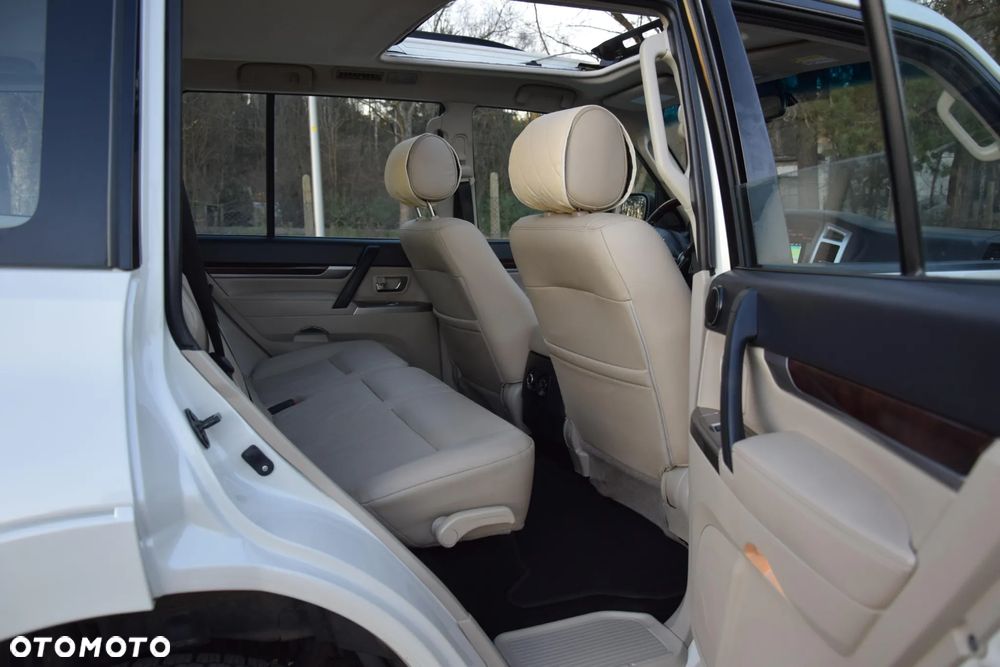 Mitsubishi Pajero - 13