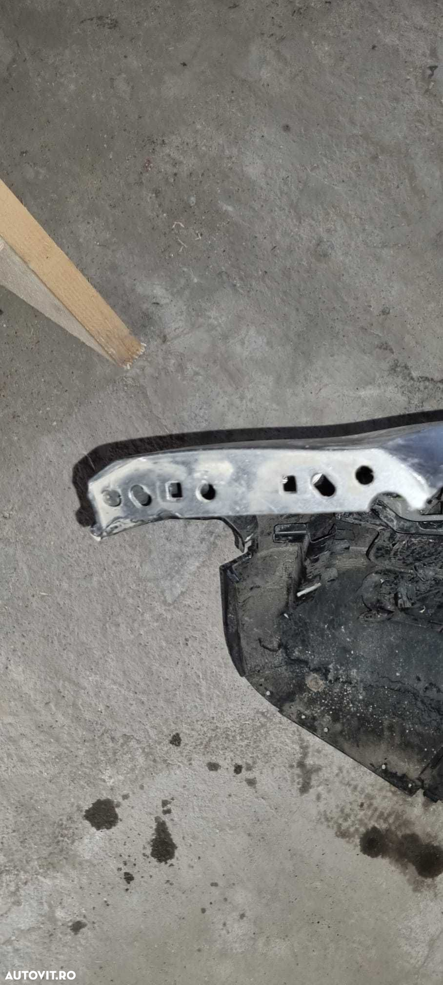 Bara fata Range Rover Evoque facelift cu mic defect - 6