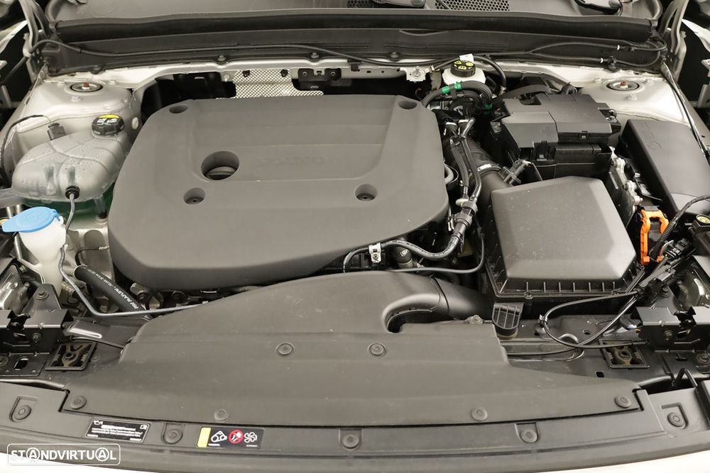 Volvo XC 40 2.0 B3 Essential - 25