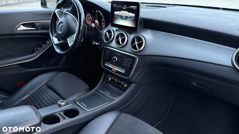 Mercedes-Benz CLA 180 7G-DCT AMG Line - 11