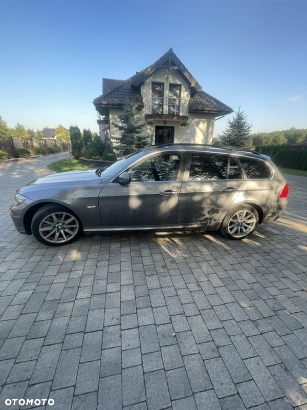 BMW Seria 3 330i Touring - 6