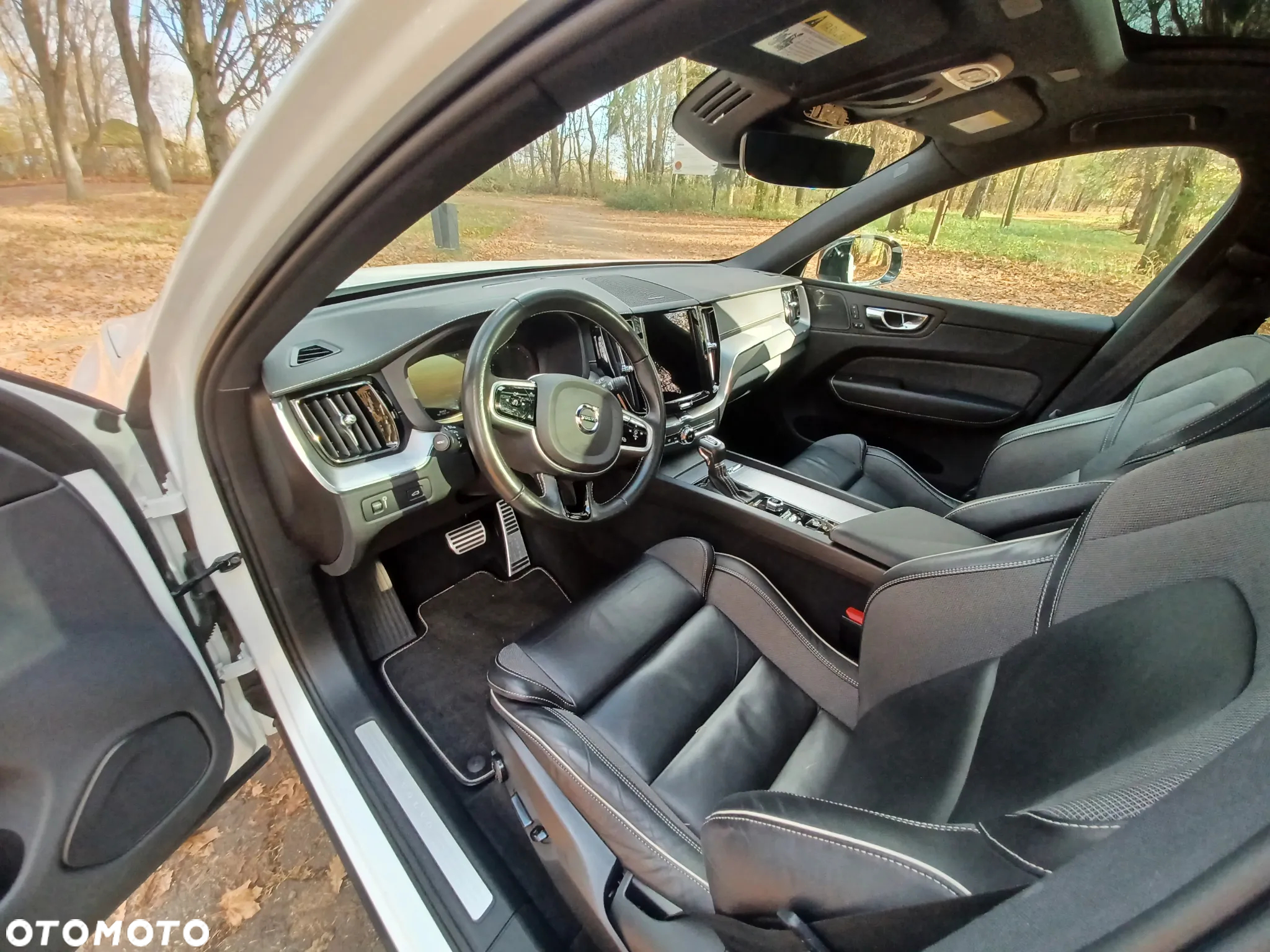 Volvo XC 60 T5 AWD R-Design - 16
