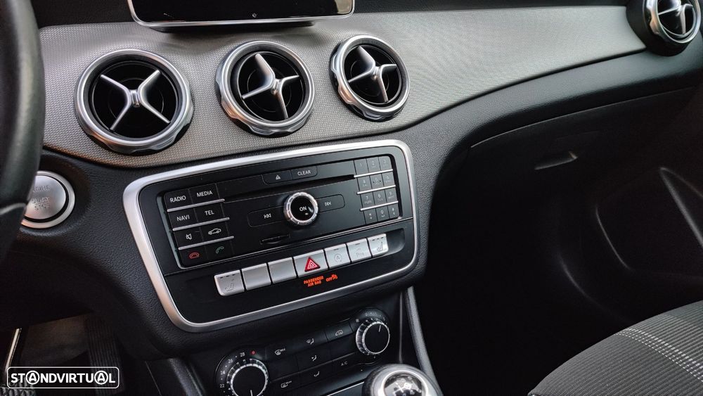 Mercedes-Benz GLA 180 d Urban - 18