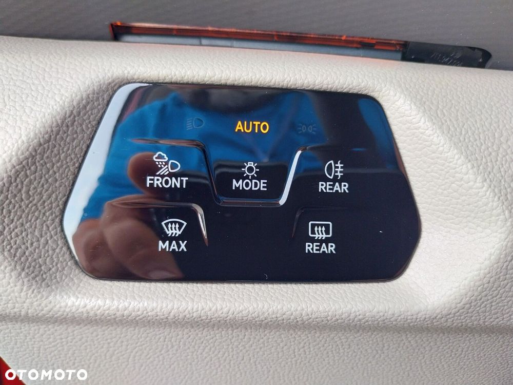 Volkswagen multivan Multivan Style L2 silnik: 2,0 l TDI SCR 110 kW / skrzynia biegów: 7-biegowa DSG rozstaw osi: 3124 mm - 30