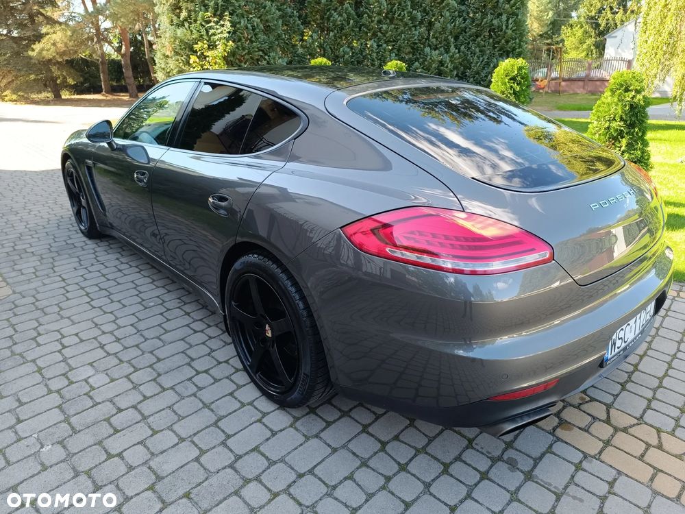 Porsche Panamera - 4