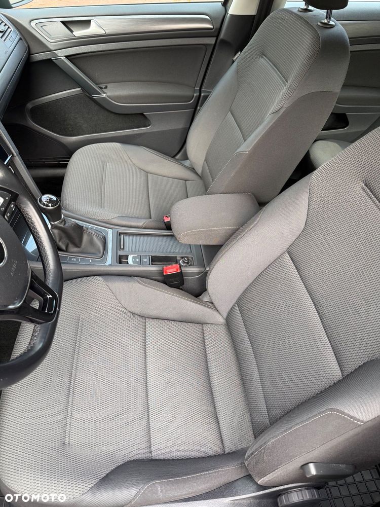 Volkswagen Golf - 10