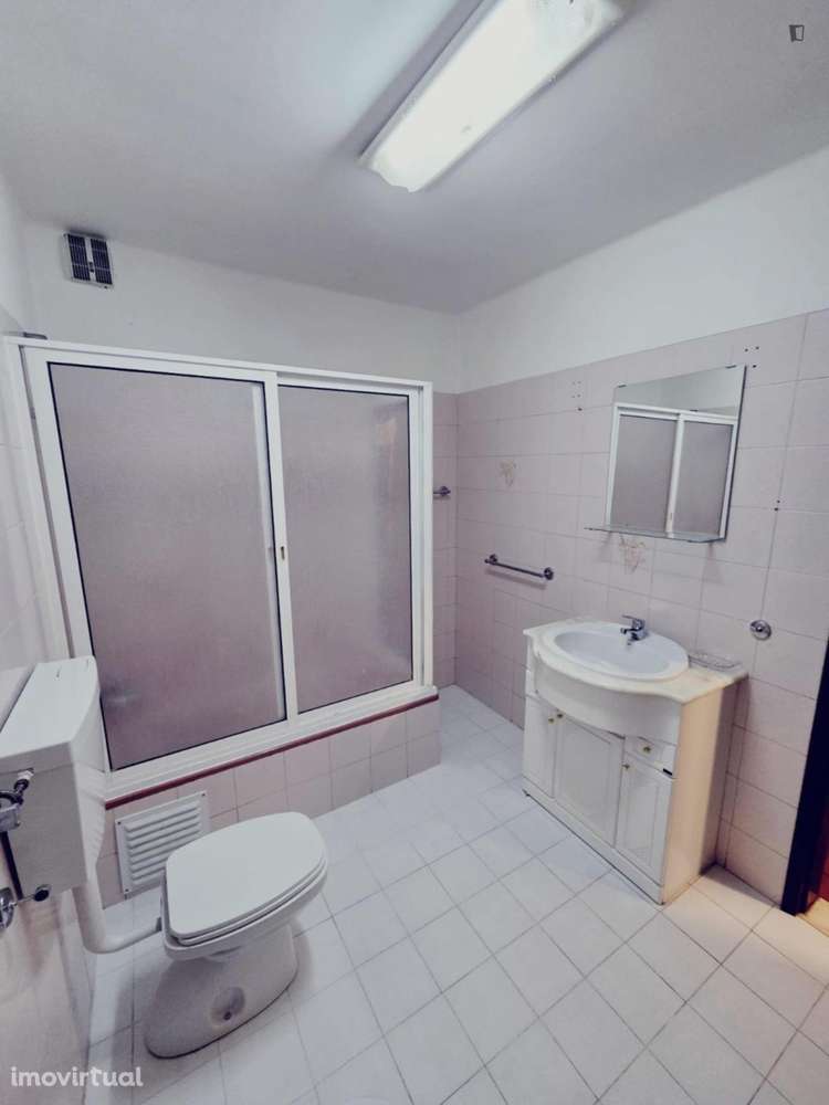 Quarto - localizado em Arroios Lisbon - Grande imagem: 3/3