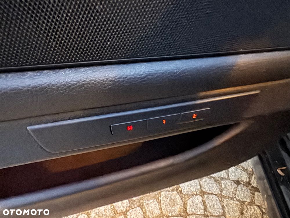 BMW Seria 5 528i - 30