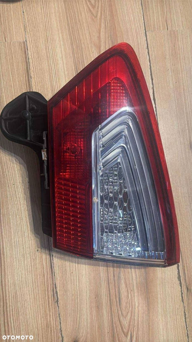 Prawa tylna lampa w klape Ford mondeo mk4 hb lift - 1