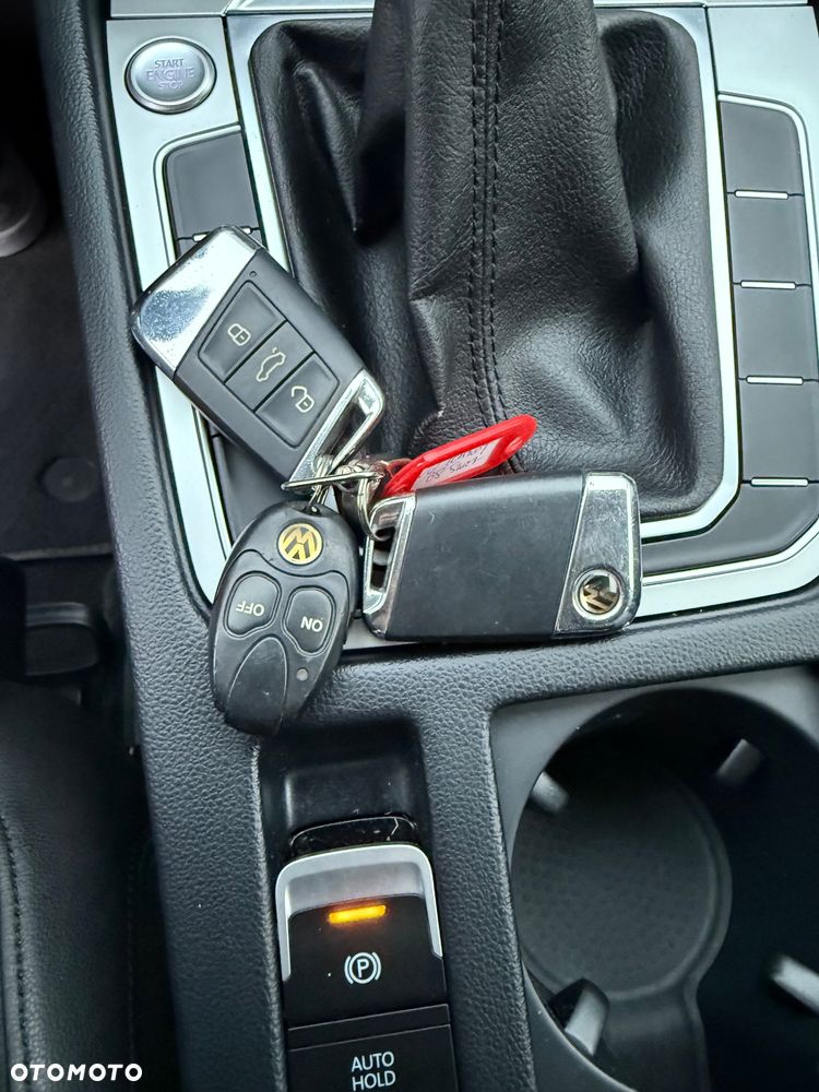 Volkswagen Passat 2.0 TDI (BlueMotion Technology) Highline - 33