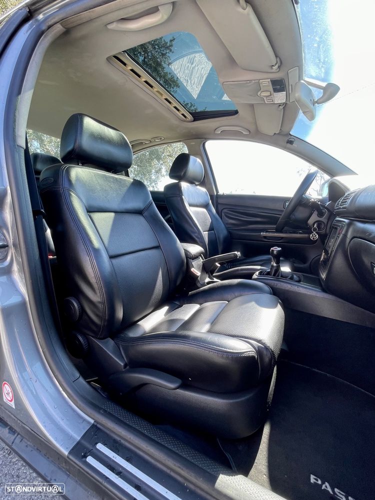 VW Passat 1.9 TDi Highline - 13