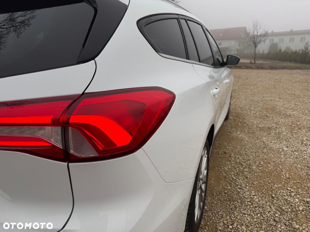 Ford Focus ver-2-0-ecoblue-titanium - 19