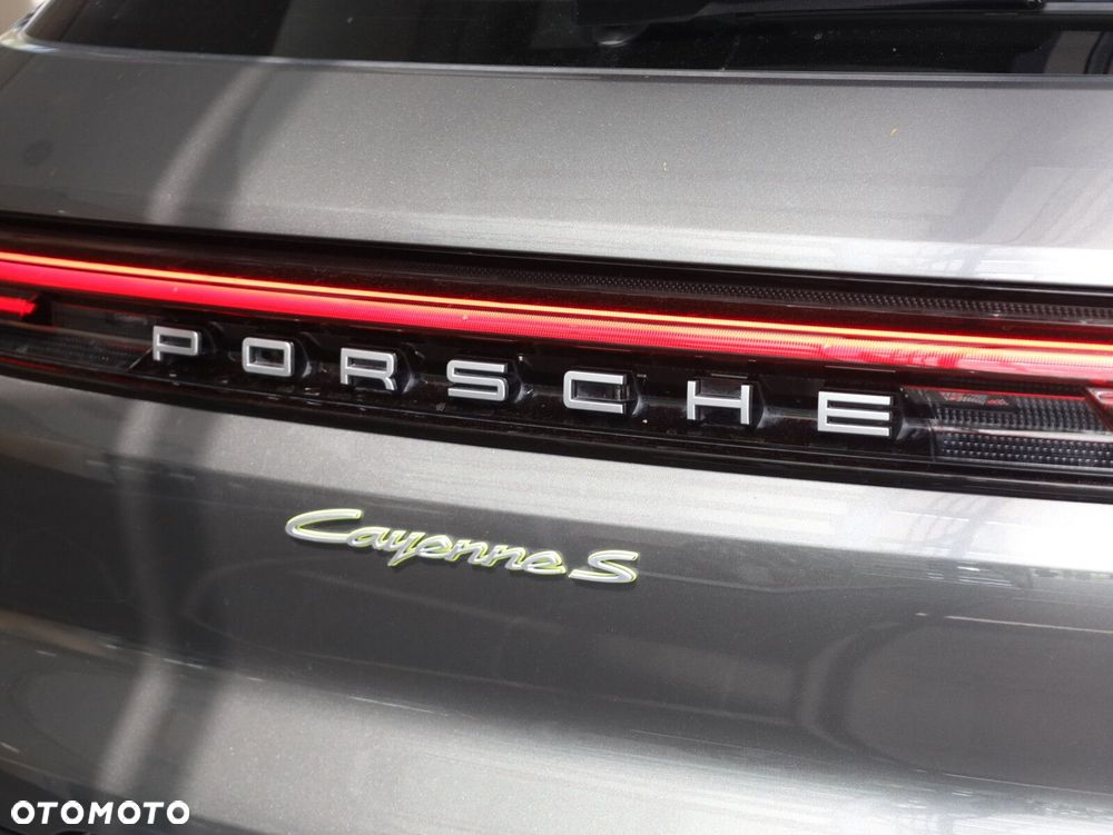 Porsche Cayenne - 26
