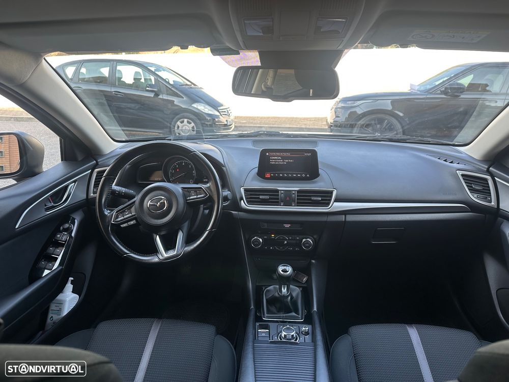 Mazda 3 Hatchback - 8