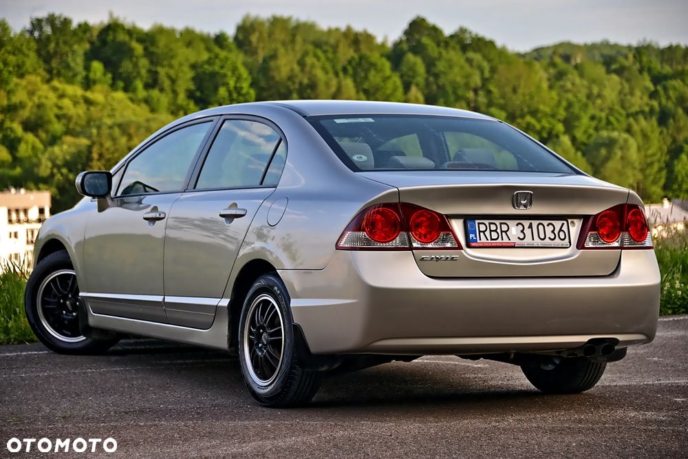 Honda Civic 1.8 Executive - 17