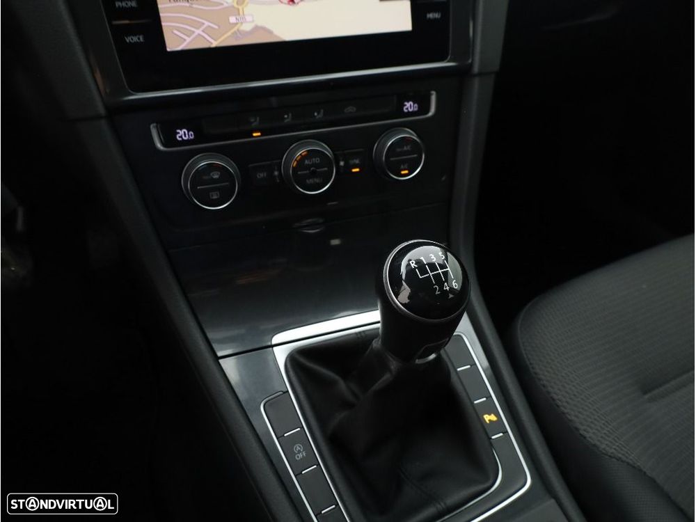 VW Golf 1.0 TSI Confortline - 19