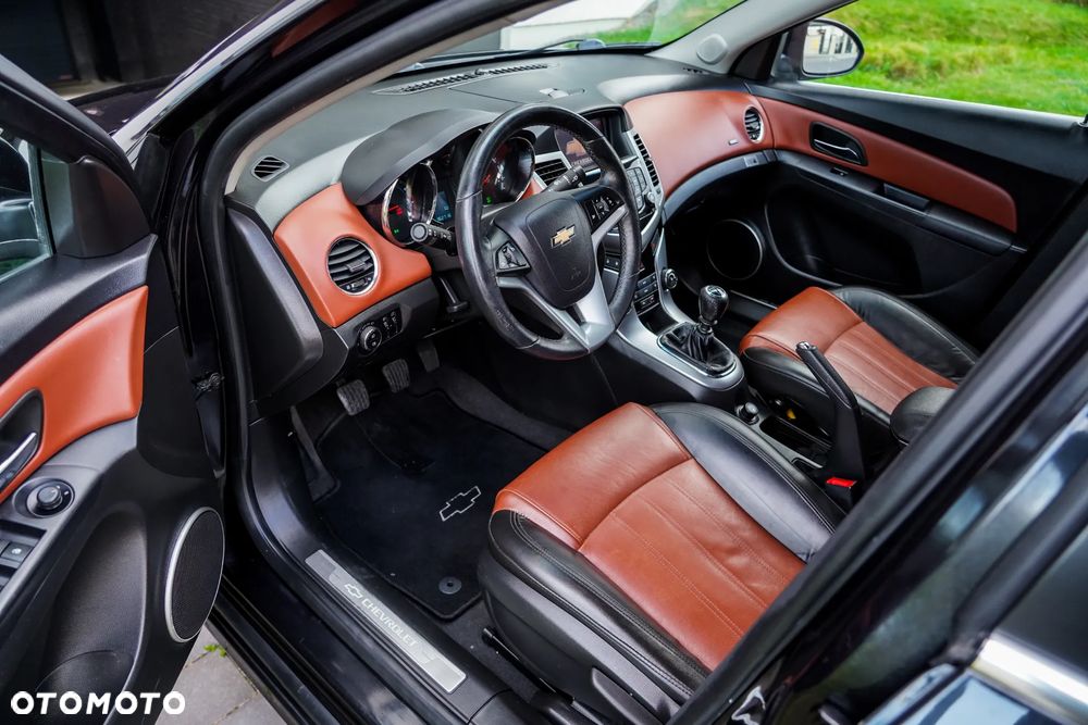 Chevrolet Cruze 1.8 LTZ+ - 34