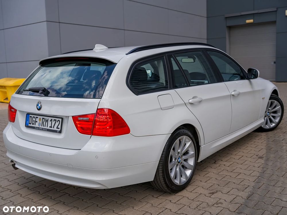 BMW Seria 3 318d DPF Edition Lifestyle - 16