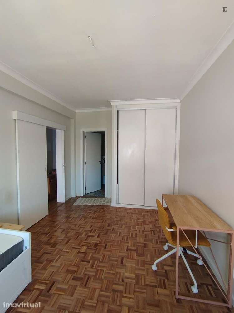 Quarto - localizado em Setubal - Grande imagem: 2/9