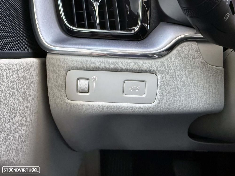 Volvo XC 60 2.0 D4 Momentum Plus Geartronic - 37