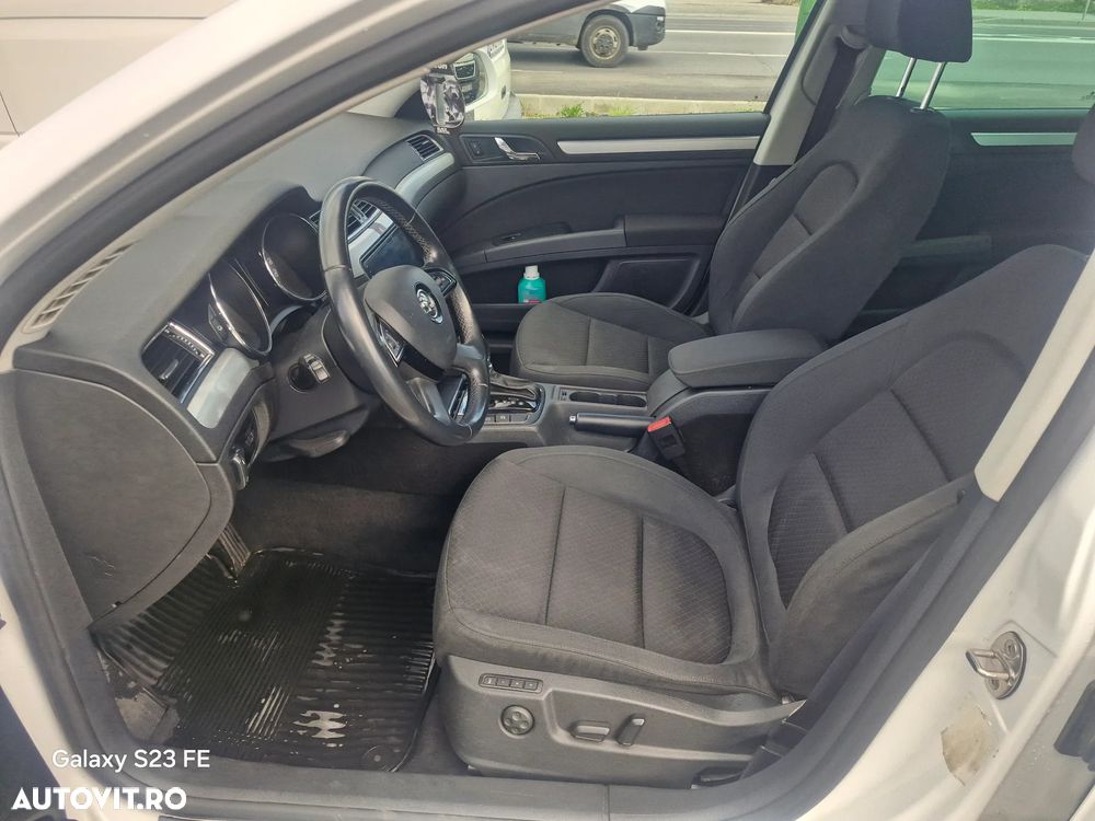 Skoda Superb 2.0 TDI Elegance DSG - 14