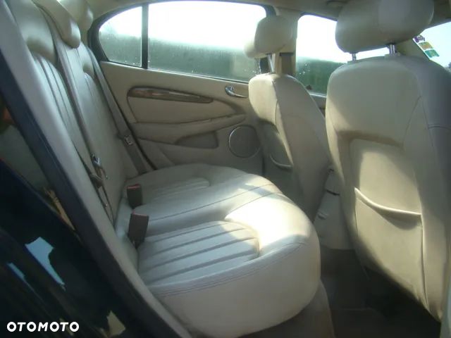 Jaguar X-Type - 12