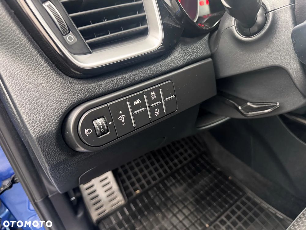Kia Ceed 1.5 T-GDI MHEV L Business Line DCT - 12