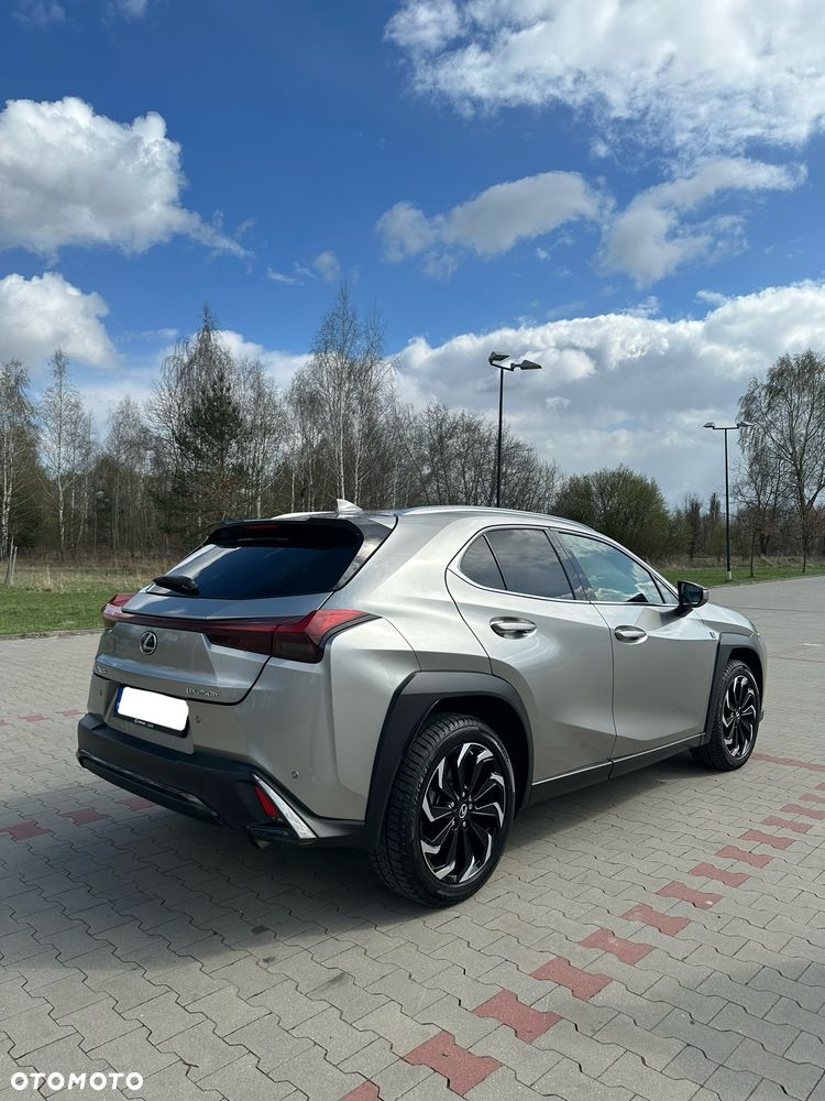 Lexus UX - 3