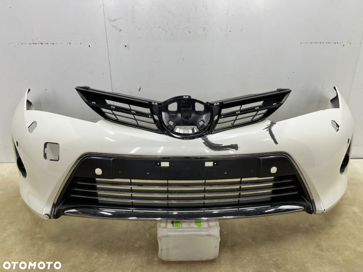 Zderzak przedni Toyota Auris 2 II E180 12-15r. przód 6XPDC spryski 52119-02A20 - 1