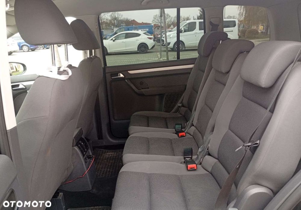 Volkswagen Touran - 17