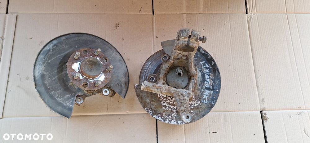 ZWROTNICA PIASTA PRAWA LEWA TYL MONDEO MK3 HB - 1