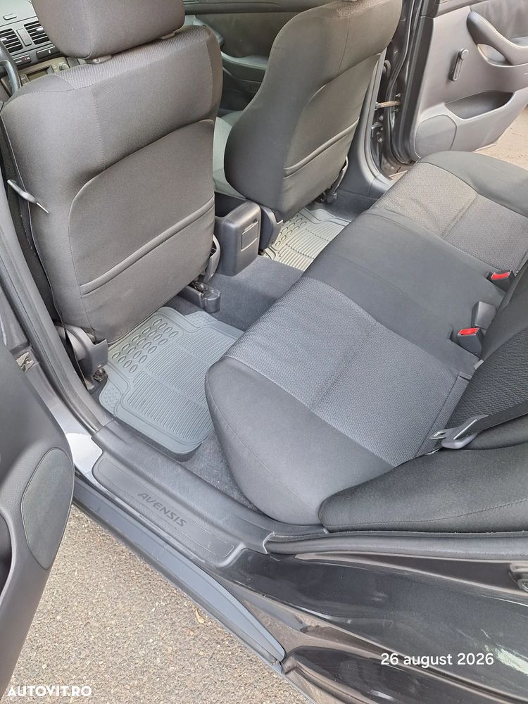 Toyota Avensis 2.0 D-4D Sedan Terra - 12