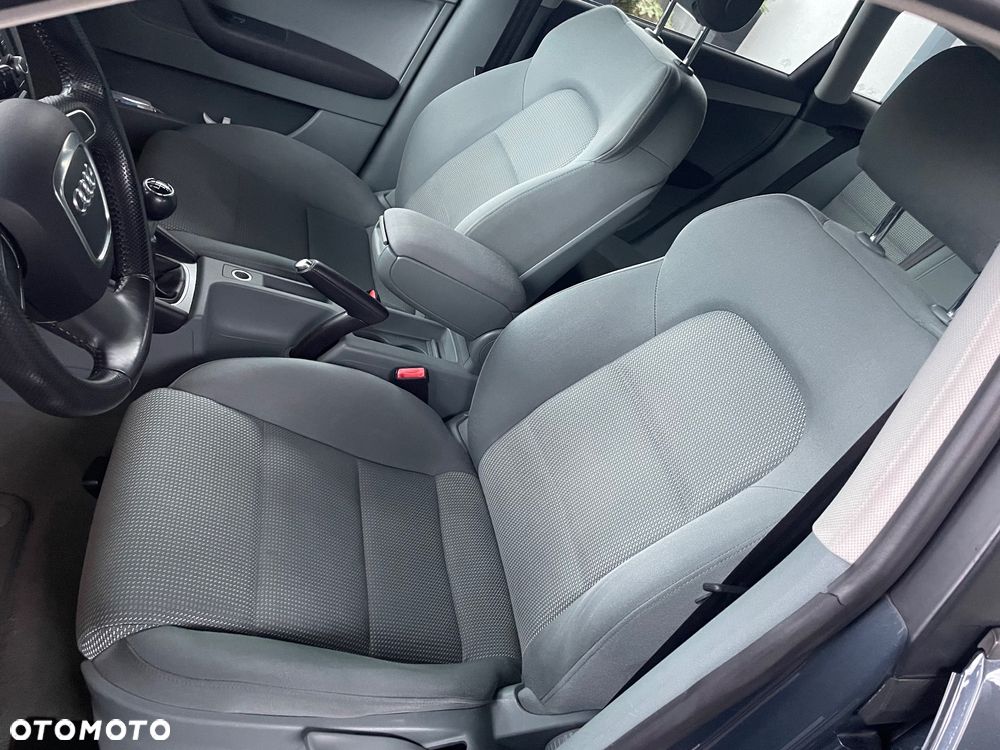 Audi A3 Sportback 2.0 TDI DPF Ambiente - 9