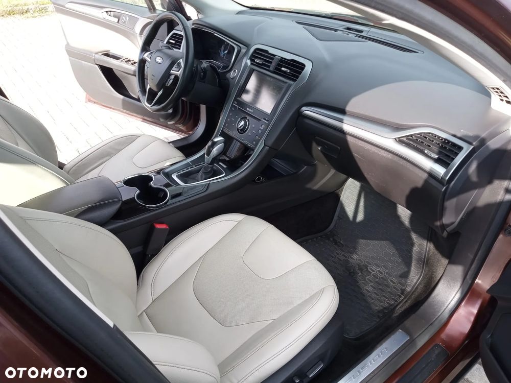 Ford Fusion 2.0 EcoBoost Titanium - 10
