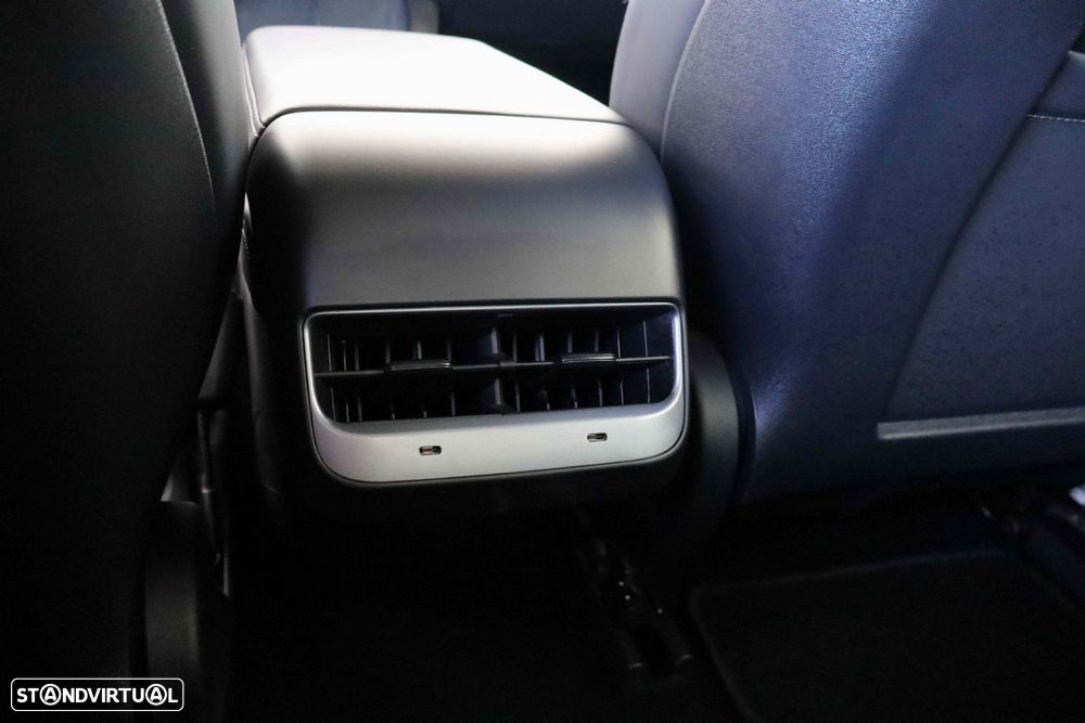 Tesla Model 3 - 32